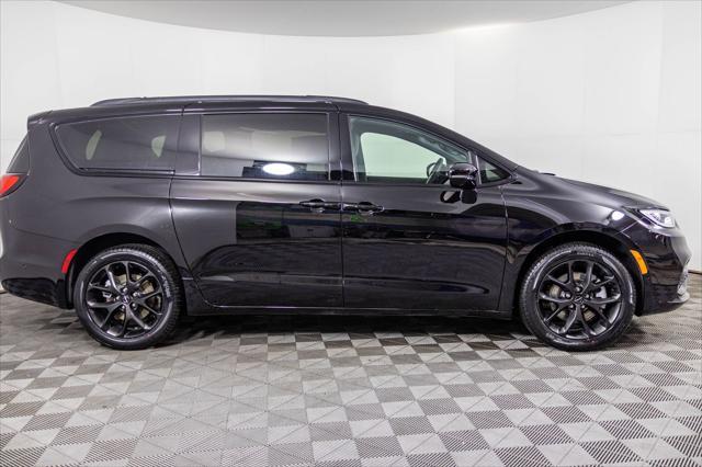 new 2025 Chrysler Pacifica car, priced at $48,685