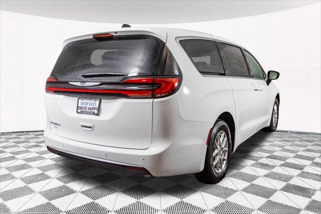 new 2025 Chrysler Pacifica car, priced at $39,224