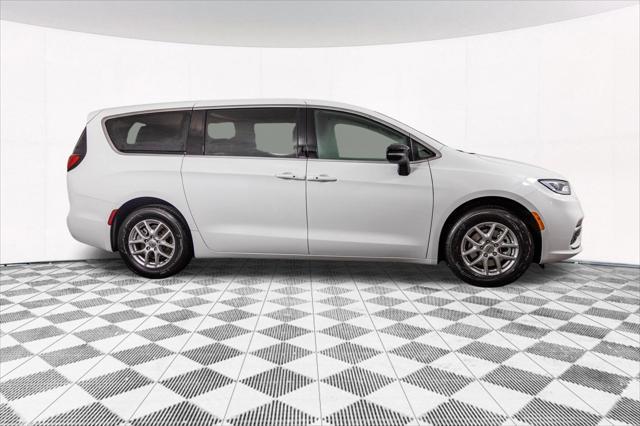 new 2025 Chrysler Pacifica car, priced at $39,224