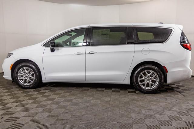 new 2025 Chrysler Pacifica car, priced at $38,224