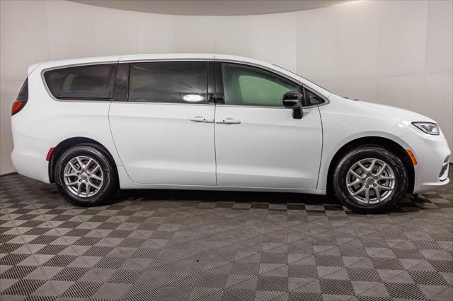 new 2025 Chrysler Pacifica car, priced at $38,224