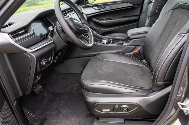new 2025 Jeep Grand Cherokee car, priced at $41,355