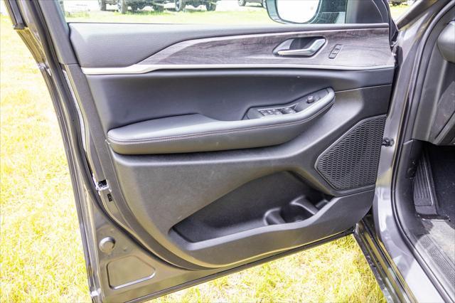 new 2025 Jeep Grand Cherokee car, priced at $46,066