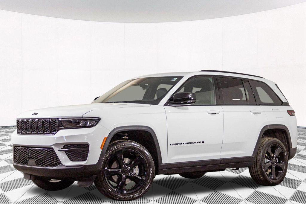 new 2025 Jeep Grand Cherokee car, priced at $40,903