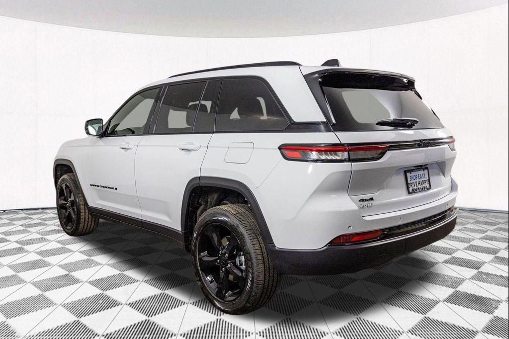 new 2025 Jeep Grand Cherokee car, priced at $40,903
