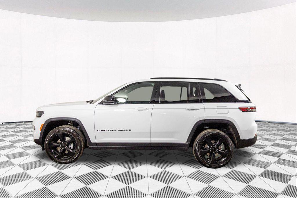 new 2025 Jeep Grand Cherokee car, priced at $40,903