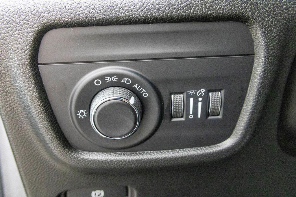 new 2025 Jeep Grand Cherokee L car, priced at $43,649