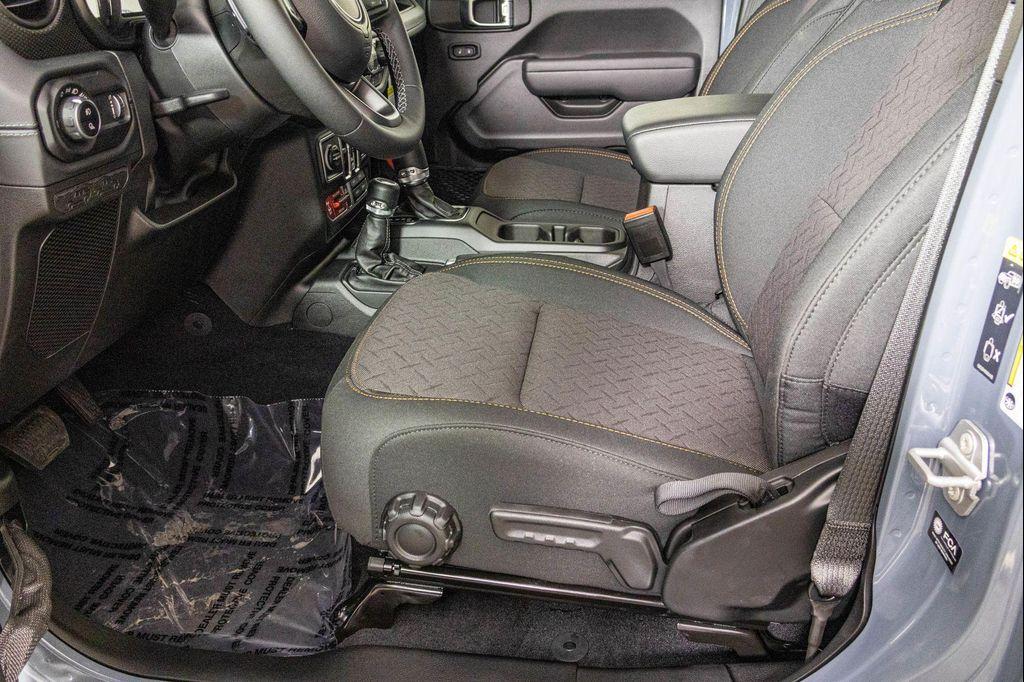 new 2025 Jeep Gladiator car, priced at $46,787