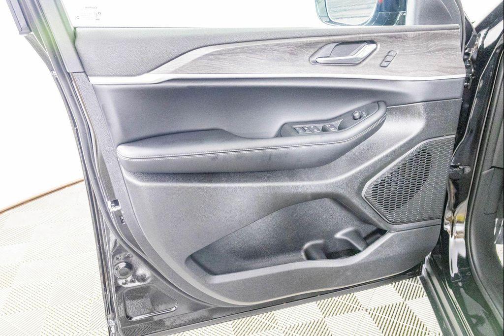 new 2025 Jeep Grand Cherokee L car, priced at $45,009