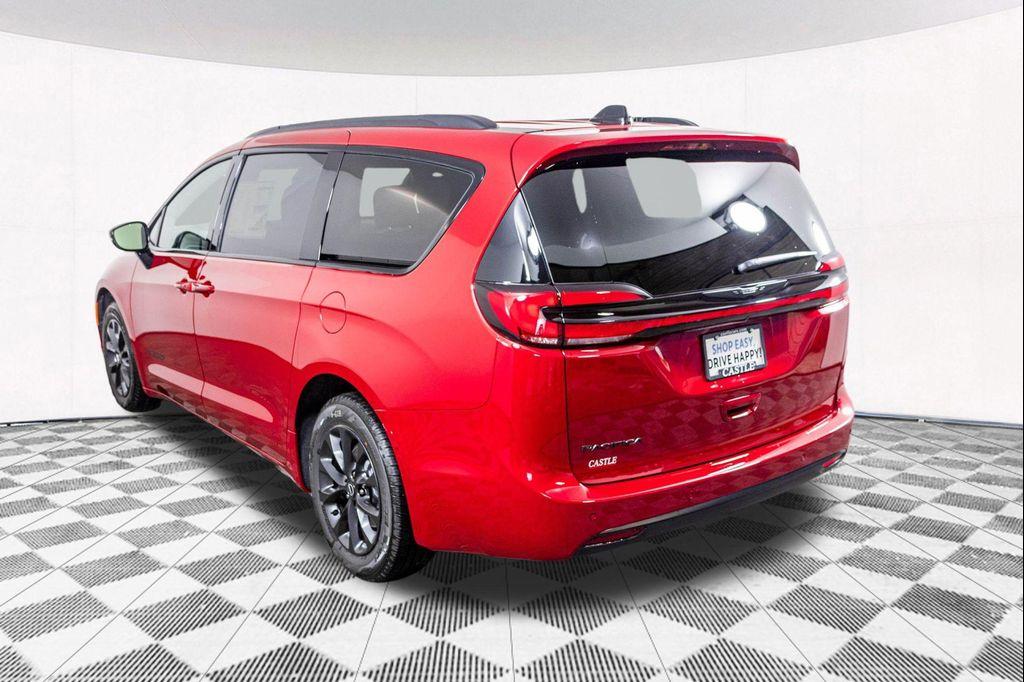 new 2025 Chrysler Pacifica car, priced at $41,005