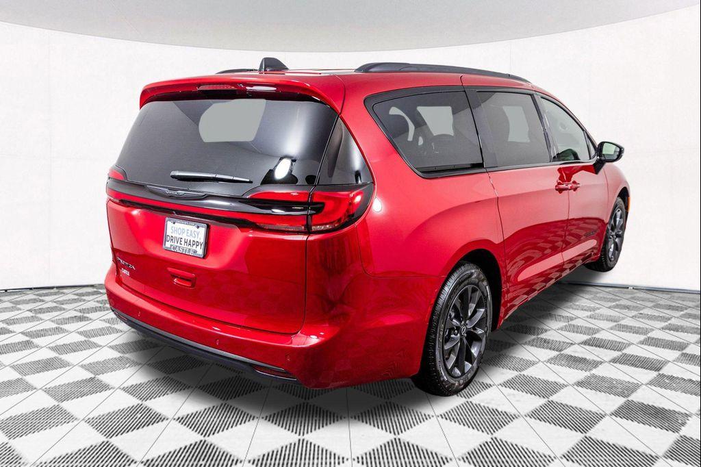 new 2025 Chrysler Pacifica car, priced at $41,005
