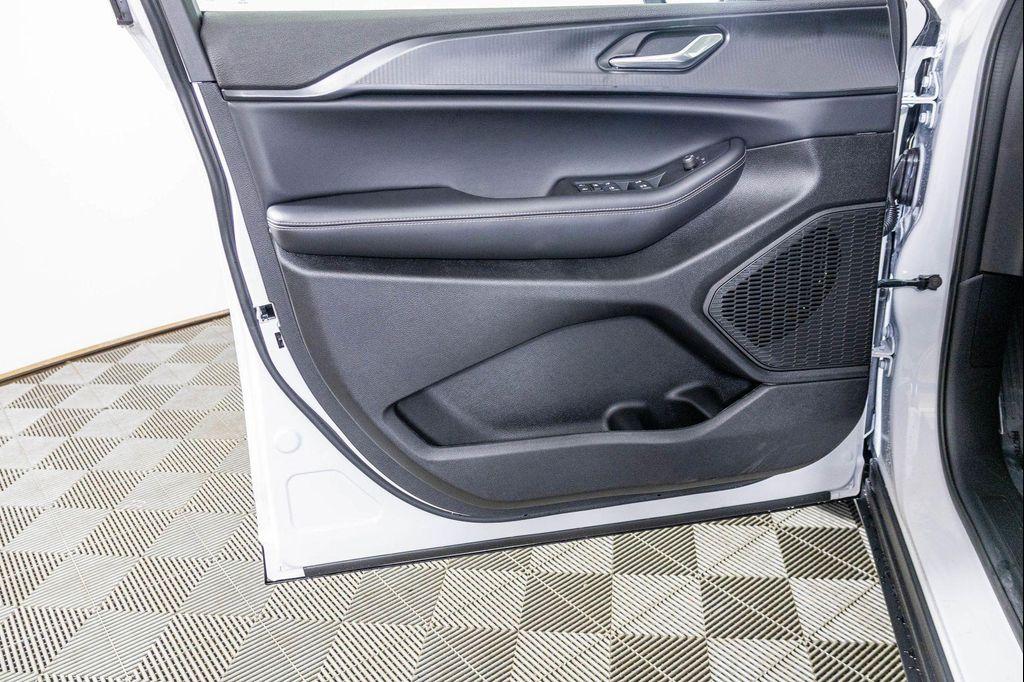 new 2025 Jeep Grand Cherokee L car, priced at $42,113