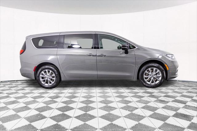 new 2025 Chrysler Pacifica car, priced at $44,347