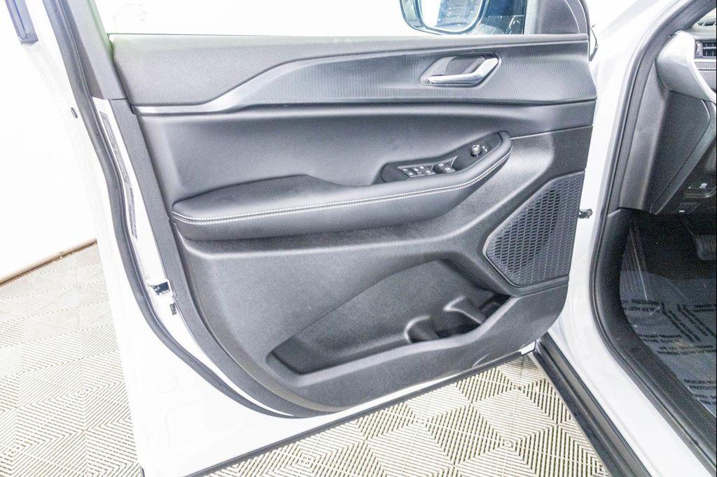 new 2025 Jeep Grand Cherokee L car, priced at $41,633