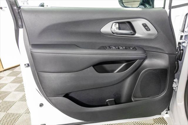 new 2025 Chrysler Pacifica car, priced at $42,677