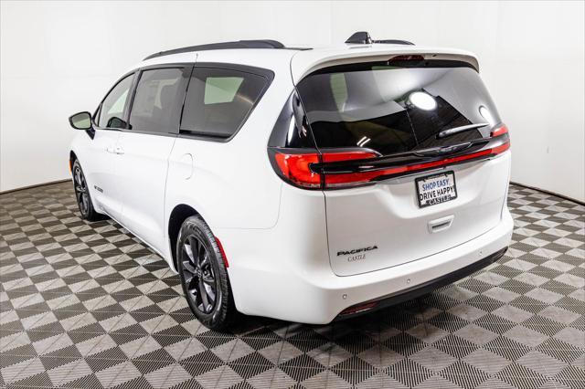 new 2025 Chrysler Pacifica car, priced at $42,677