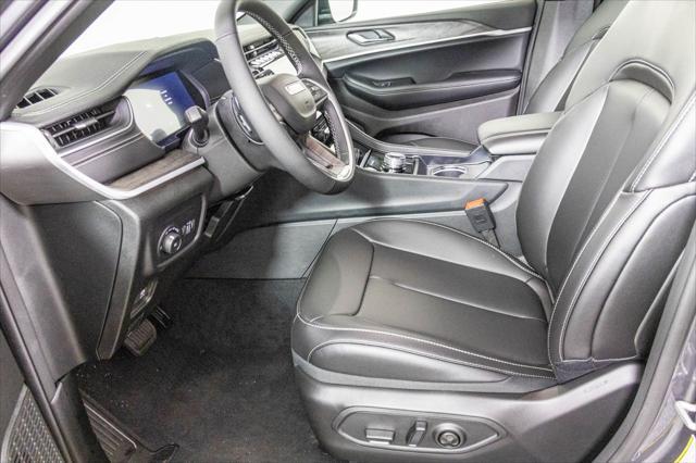 new 2025 Jeep Grand Cherokee car, priced at $45,871