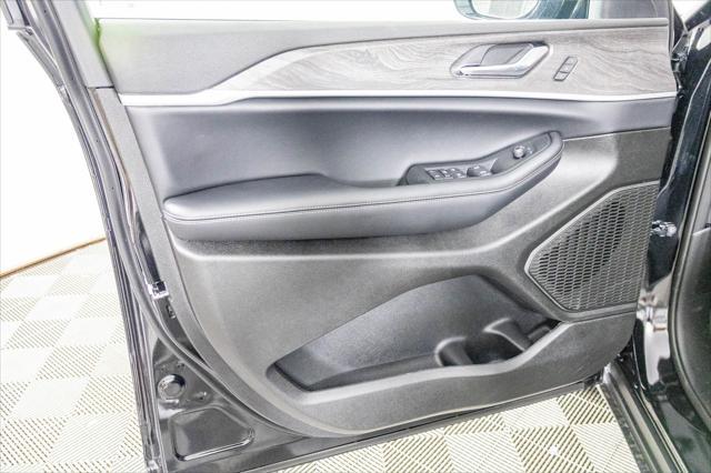 new 2025 Jeep Grand Cherokee car, priced at $45,871