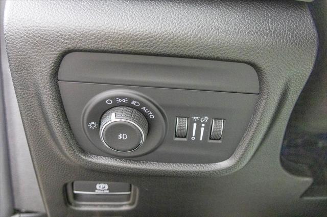 new 2025 Jeep Grand Cherokee car, priced at $45,871