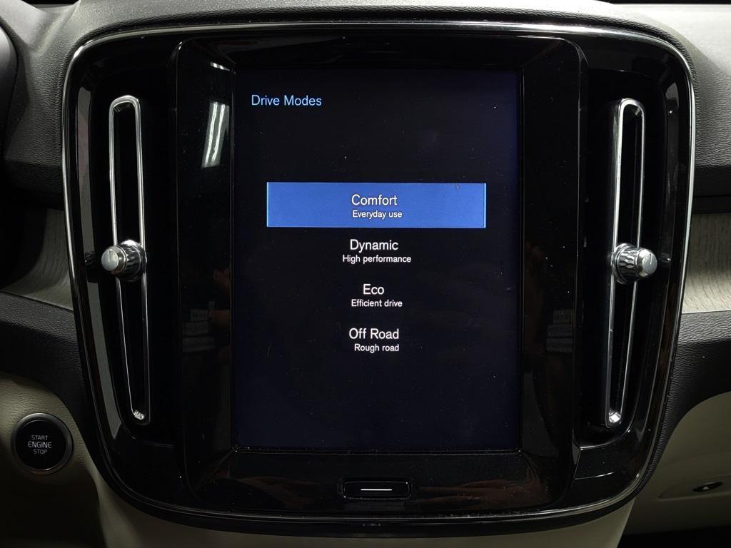 used 2020 Volvo XC40 car, priced at $25,884