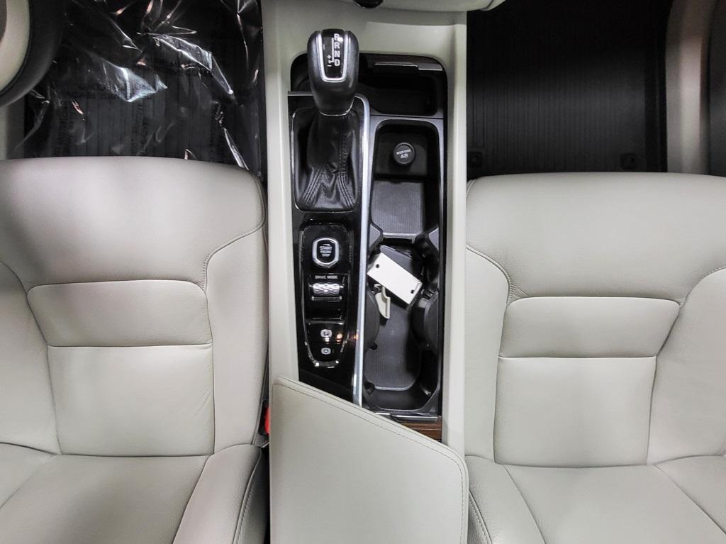 used 2021 Volvo XC60 car, priced at $25,775