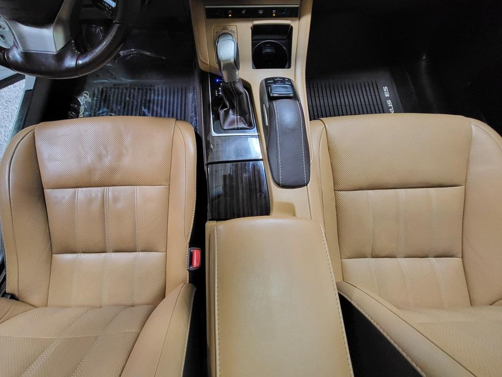 used 2018 Lexus ES 300h car, priced at $21,774