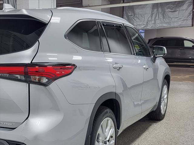 used 2021 Toyota Highlander car, priced at $34,333