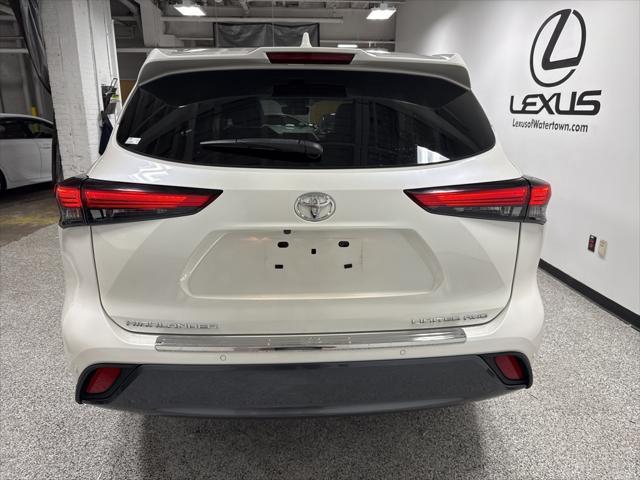 used 2021 Toyota Highlander car, priced at $39,993