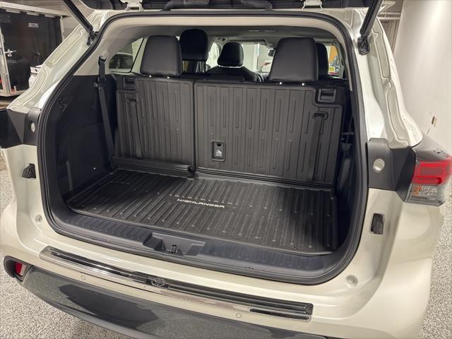 used 2021 Toyota Highlander car, priced at $39,993