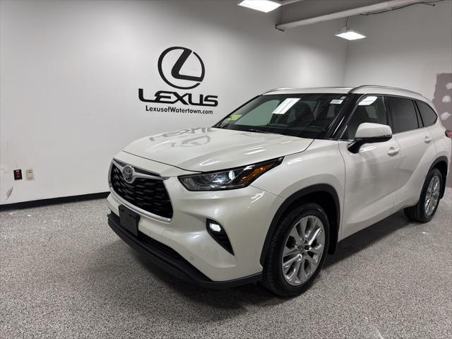 used 2021 Toyota Highlander car, priced at $39,993