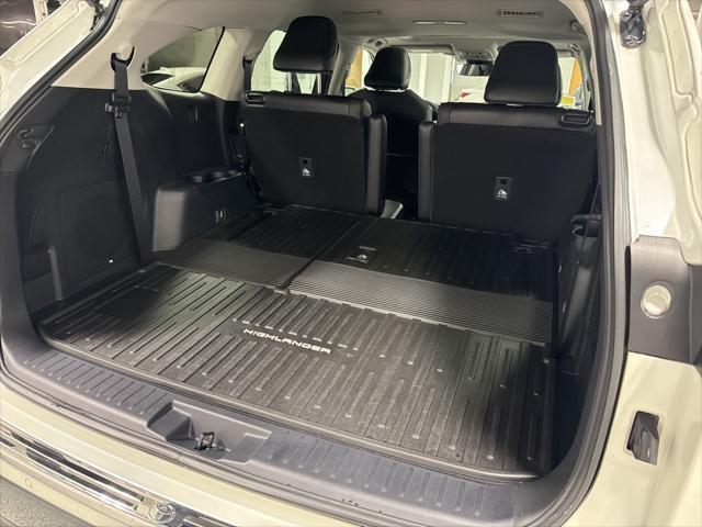 used 2021 Toyota Highlander car, priced at $39,993