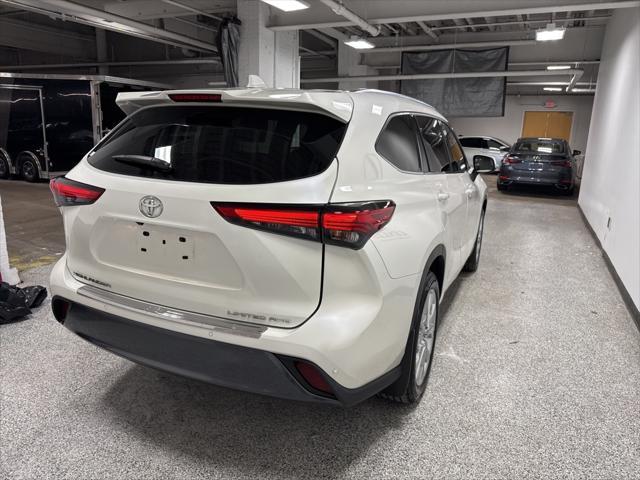 used 2021 Toyota Highlander car, priced at $39,993