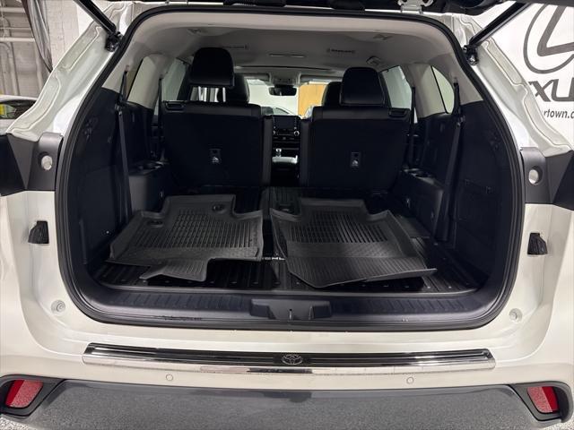 used 2021 Toyota Highlander car, priced at $39,993