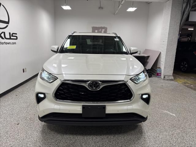 used 2021 Toyota Highlander car, priced at $39,993