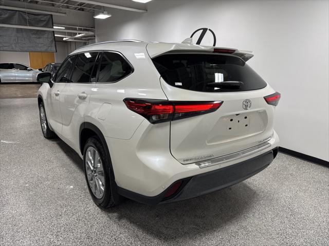 used 2021 Toyota Highlander car, priced at $39,993