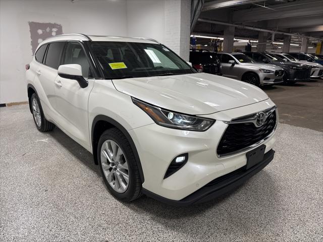 used 2021 Toyota Highlander car, priced at $39,993