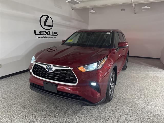 used 2021 Toyota Highlander Hybrid car, priced at $38,799
