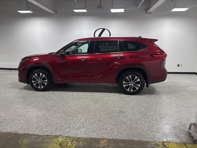 used 2021 Toyota Highlander Hybrid car, priced at $38,799