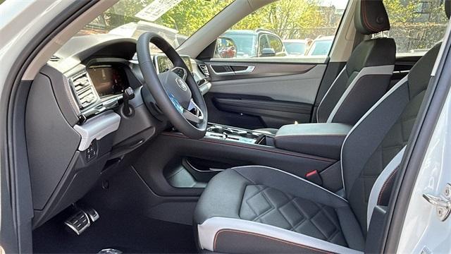 new 2024 Volkswagen Atlas car, priced at $51,550