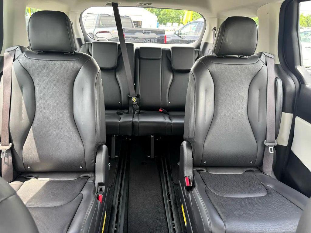 used 2024 Kia Carnival car, priced at $31,994