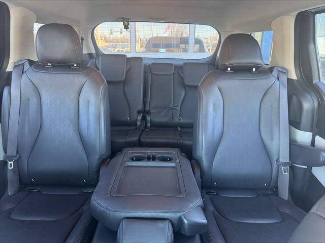 used 2024 Kia Carnival car, priced at $30,453