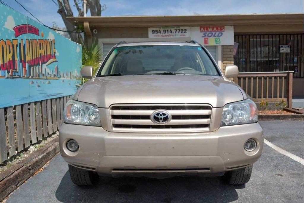 used 2005 Toyota Highlander car, priced at $11,299