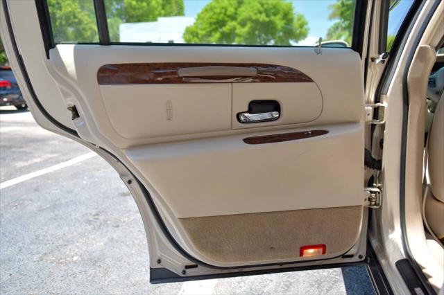 used 2002 Lincoln Town Car car, priced at $14,750