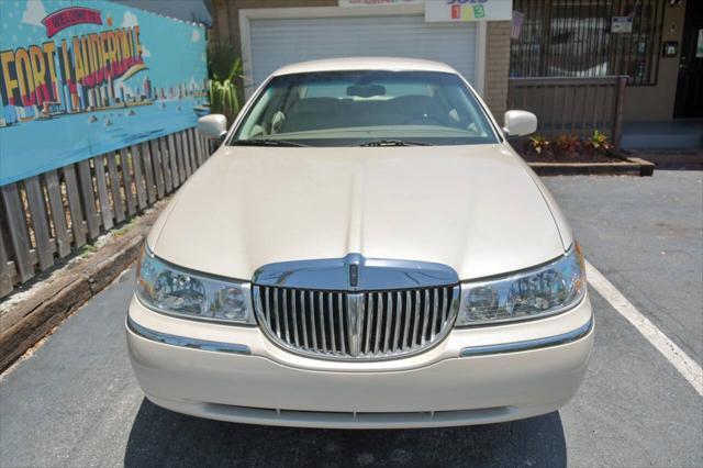 used 2002 Lincoln Town Car car, priced at $14,750