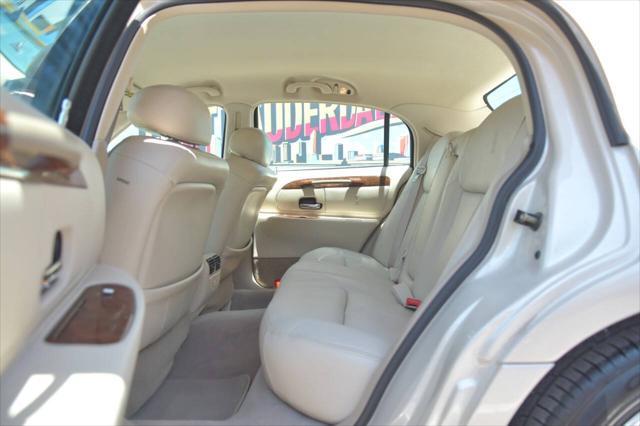 used 2002 Lincoln Town Car car, priced at $14,750