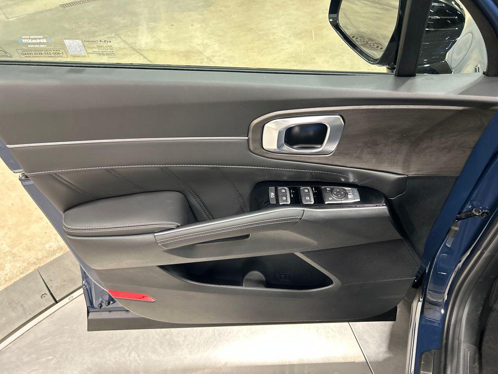 new 2025 Kia Sorento car, priced at $43,101