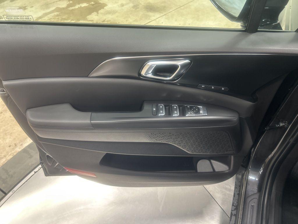 new 2026 Kia Carnival Hybrid car, priced at $53,694