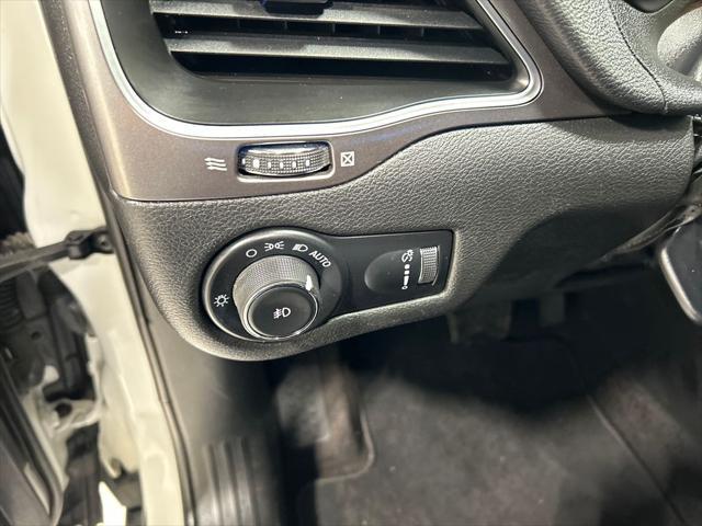 used 2019 Jeep Cherokee car, priced at $15,526