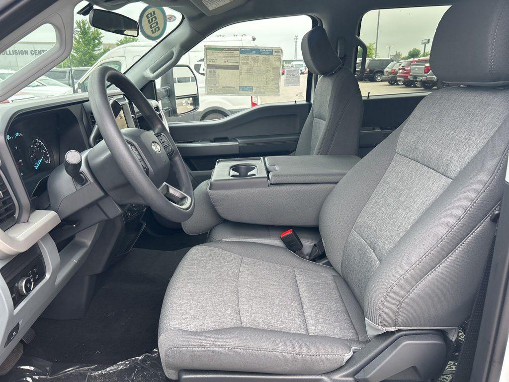 new 2025 Ford F-250 car, priced at $71,460