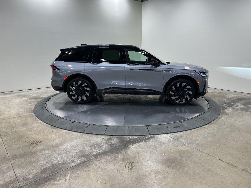 used 2025 Lincoln Nautilus car, priced at $59,812